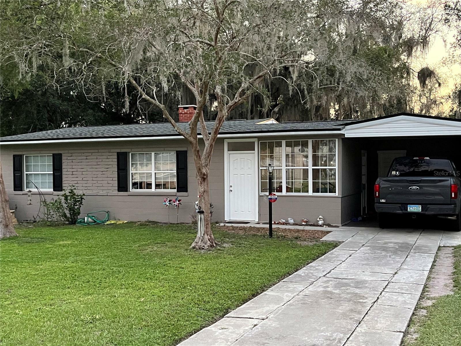 Property Photo:  805 Lee Street  FL 34748 