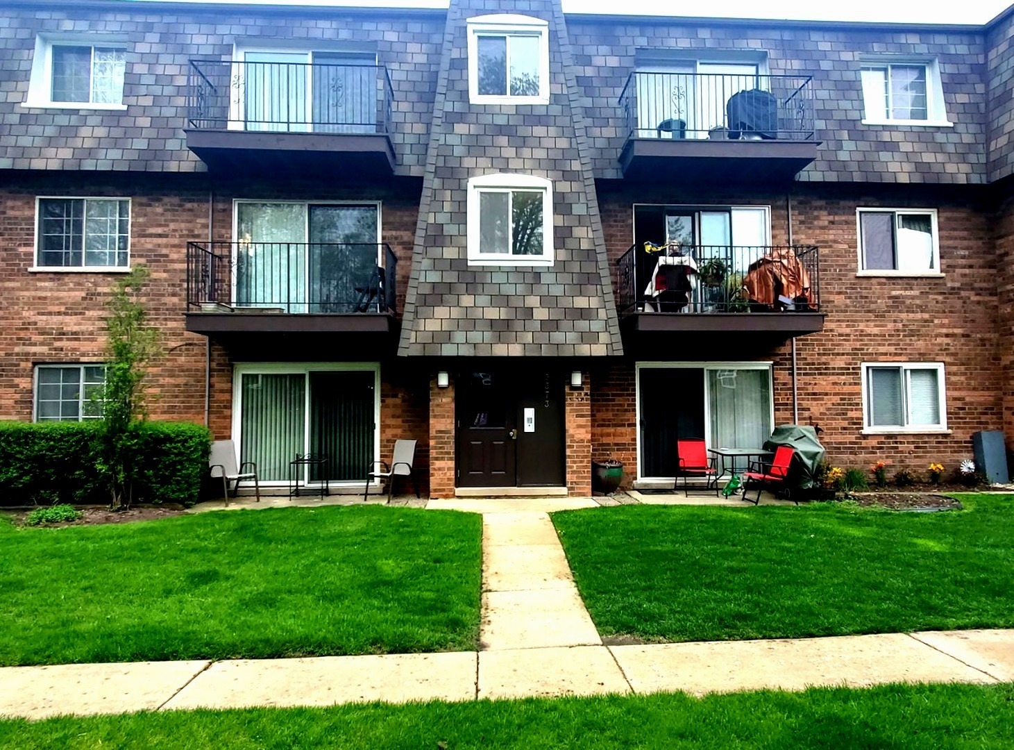 Property Photo: 9373 Bay Colony Drive 2S IL 60016