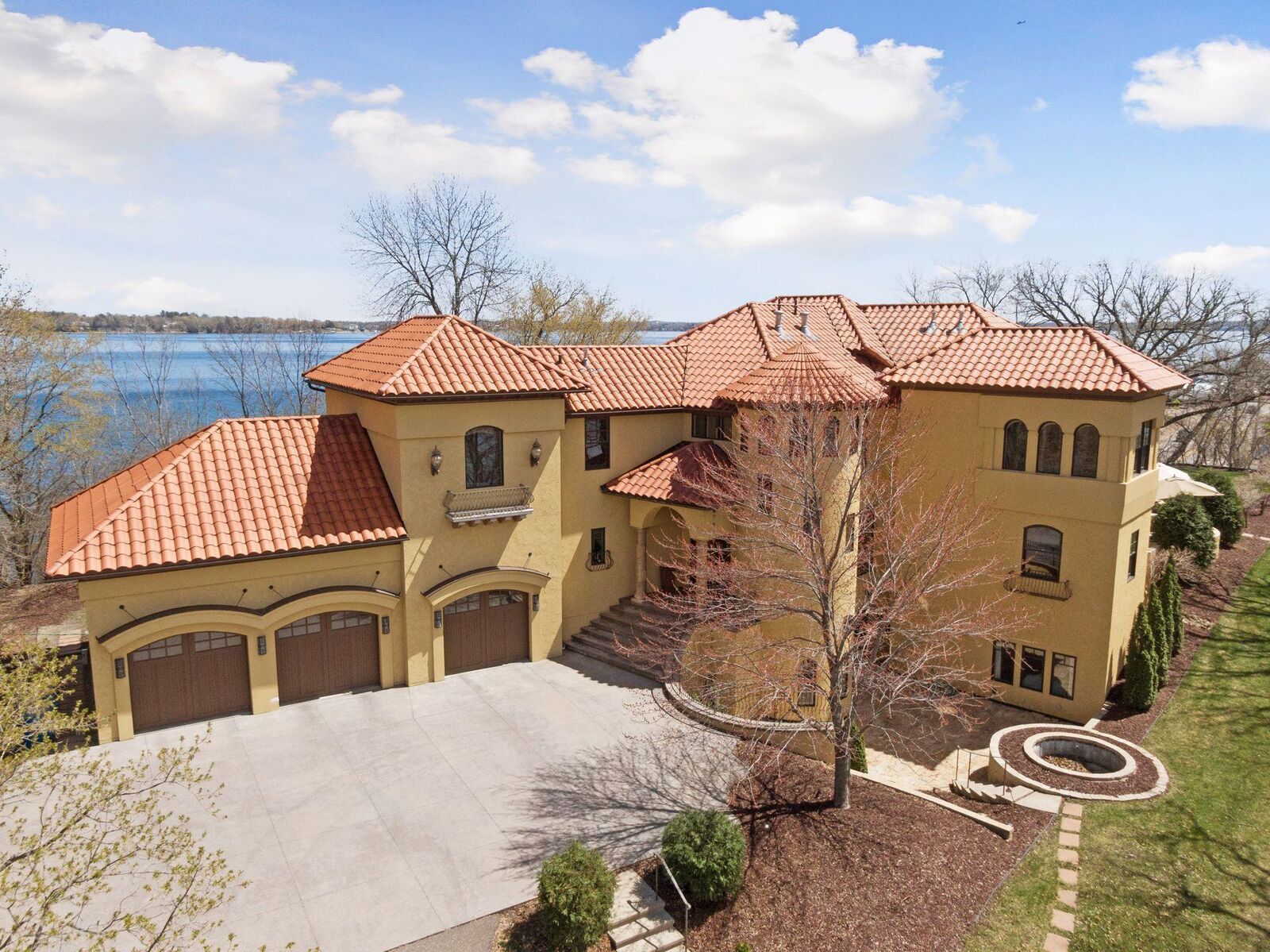 Property Photo: 1420 Shoreline Drive MN 55391