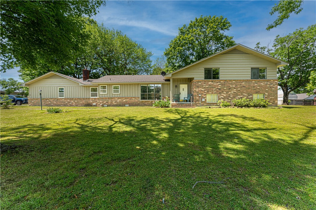 Property Photo: 1869 N Center Street AR 72727