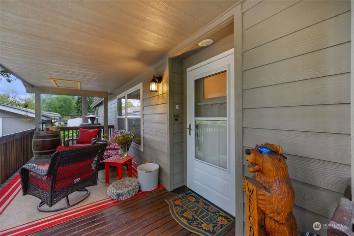 Property Photo: 18425 NE 95th Street 149 WA 98052