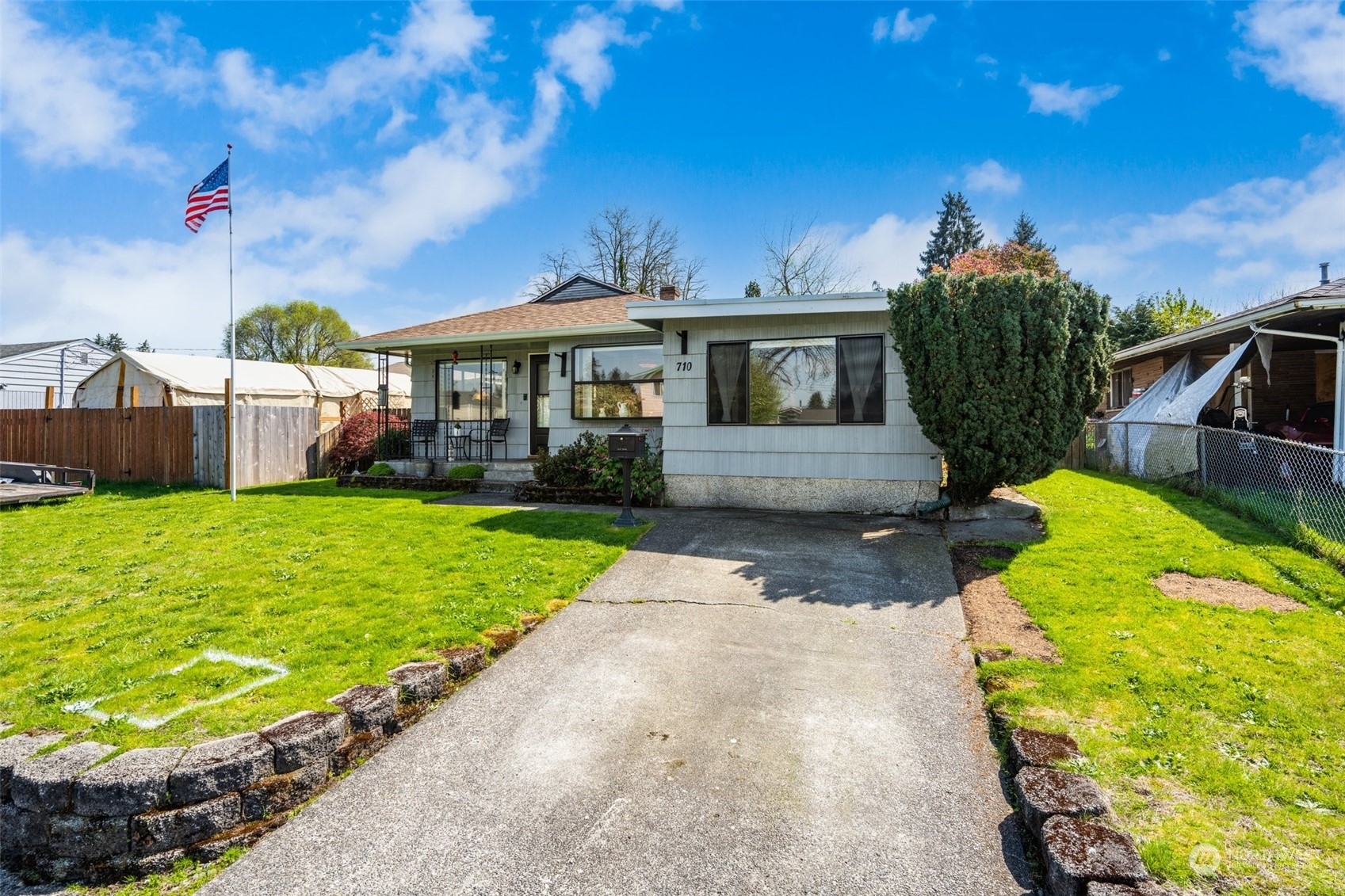 Property Photo:  710 6th Street SE  WA 98002 