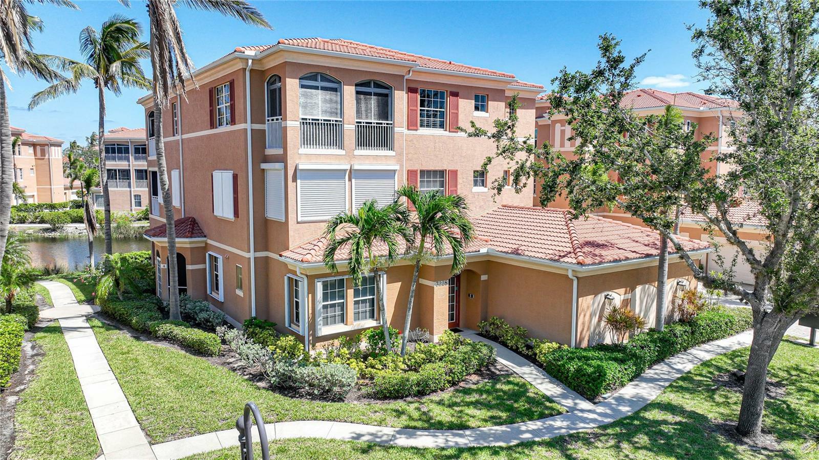 Property Photo:  3228 Sunset Key Circle 101  FL 33955 