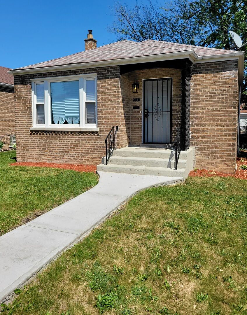 Property Photo: 9817 S University Avenue IL 60628