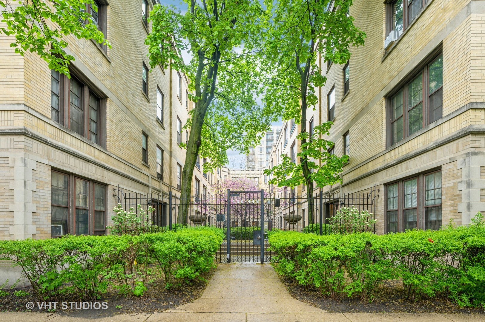 440 W Surf Street 3C  Chicago IL 60657 photo