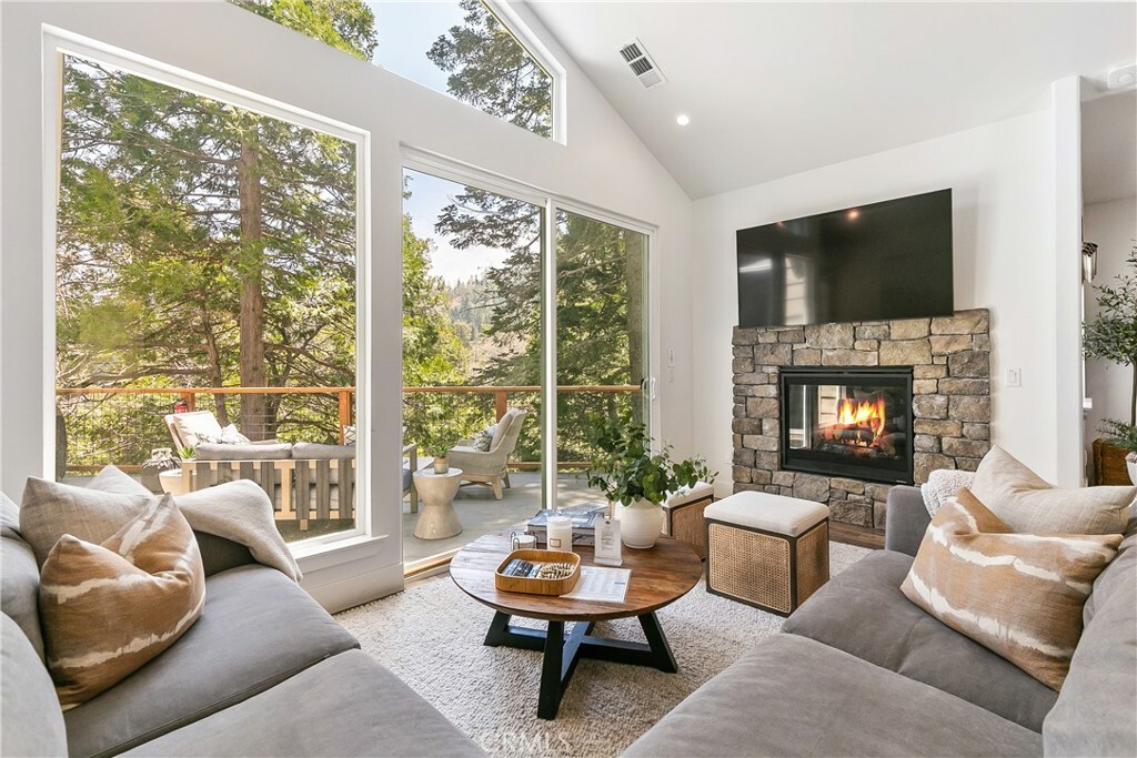 388 Primrose Circle  Lake Arrowhead CA 92352 photo
