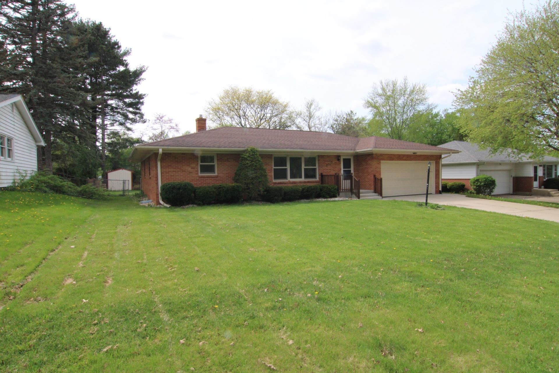 Property Photo:  2112 Delcy  IL 61107 