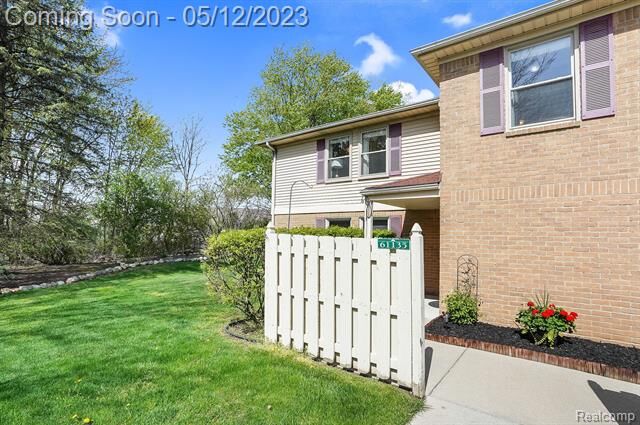61135 Greenwood Drive  South Lyon MI 48178 photo