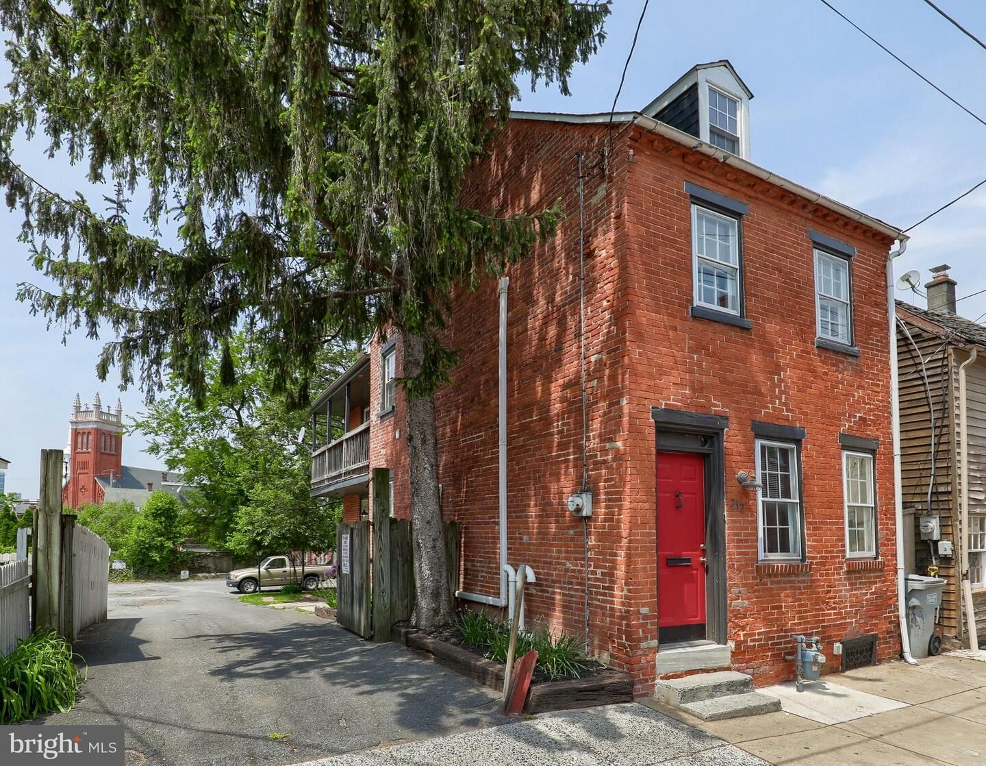 Property Photo:  212 Howard Avenue  PA 17602 