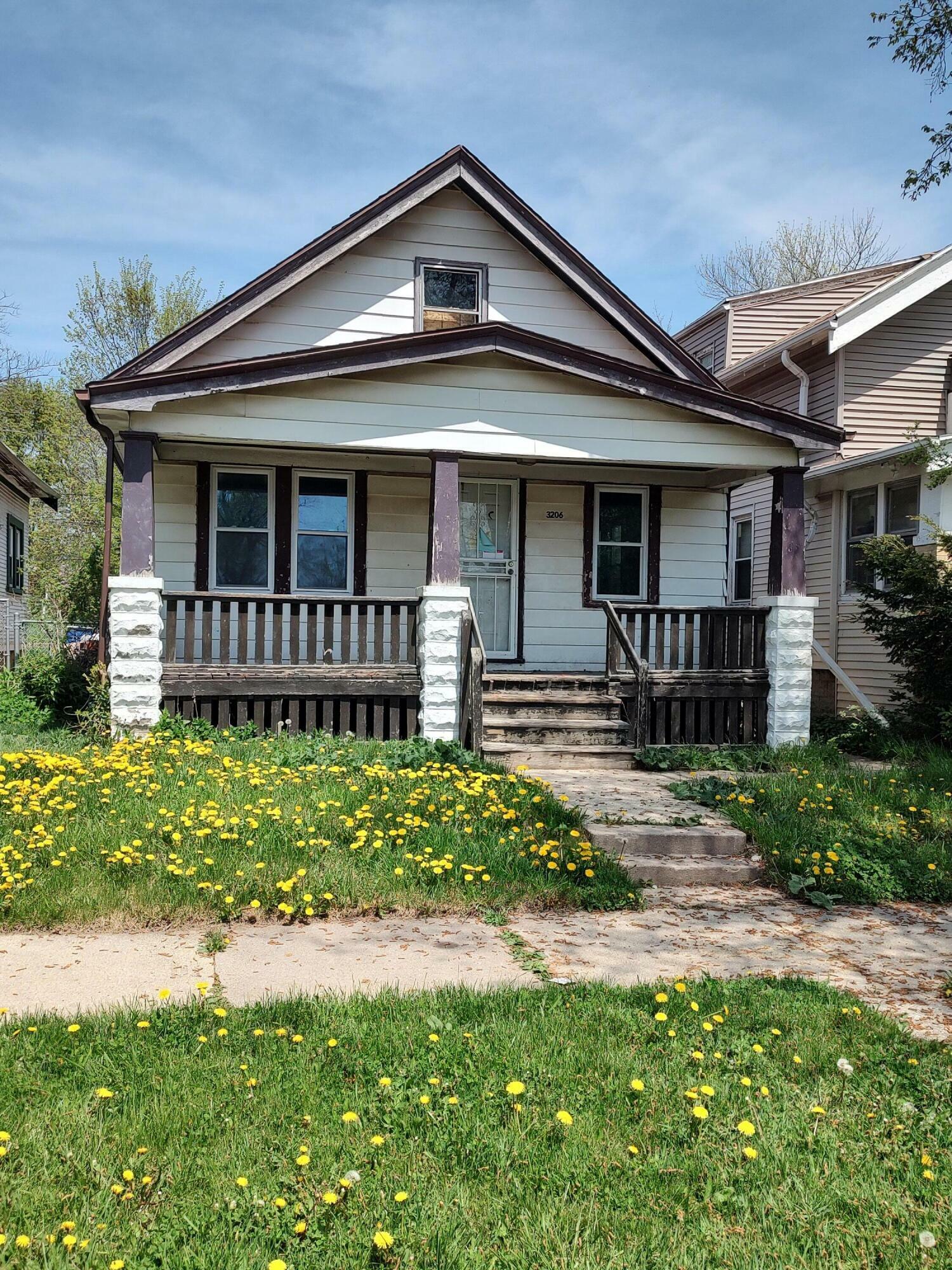 Property Photo:  3206 W Fairmount Ave  WI 53209 