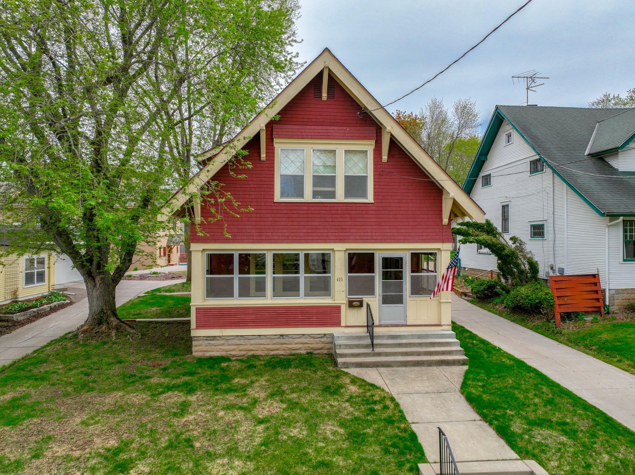 Property Photo:  411 Pine Street W  MN 55082 