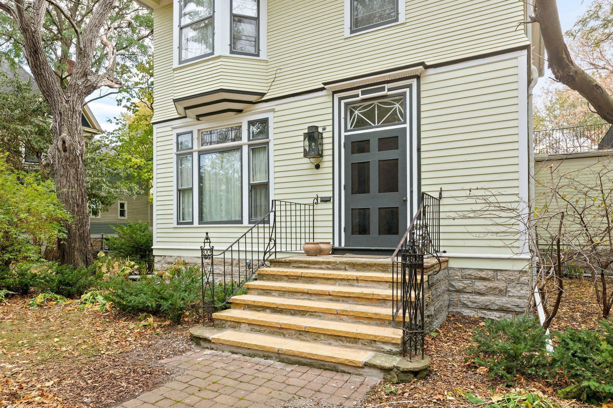 Property Photo: 840 Osceola Avenue MN 55105