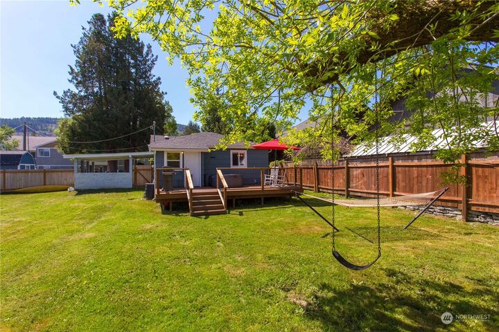 Property Photo: 906 Dunlop Street WA 98284