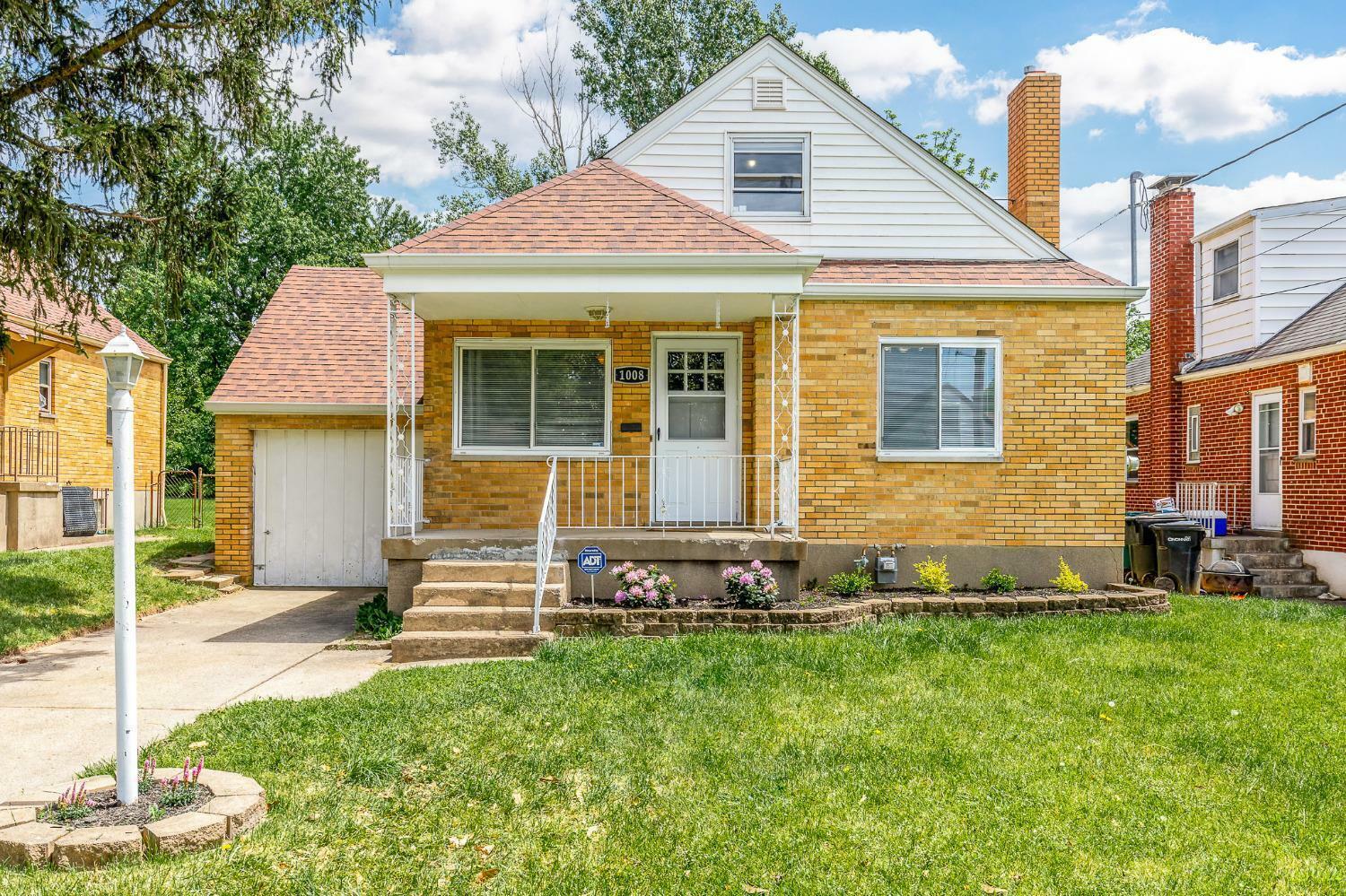 Property Photo: 1008 Woodbriar Ln OH 45238