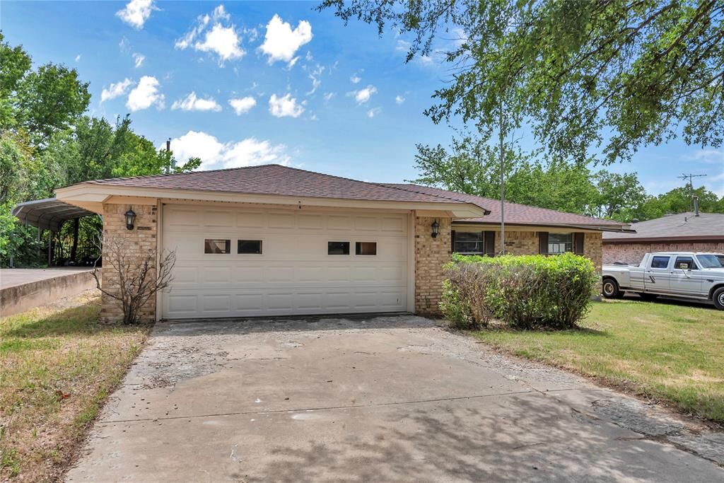 Property Photo:  309 Jagoe Street  TX 76249 