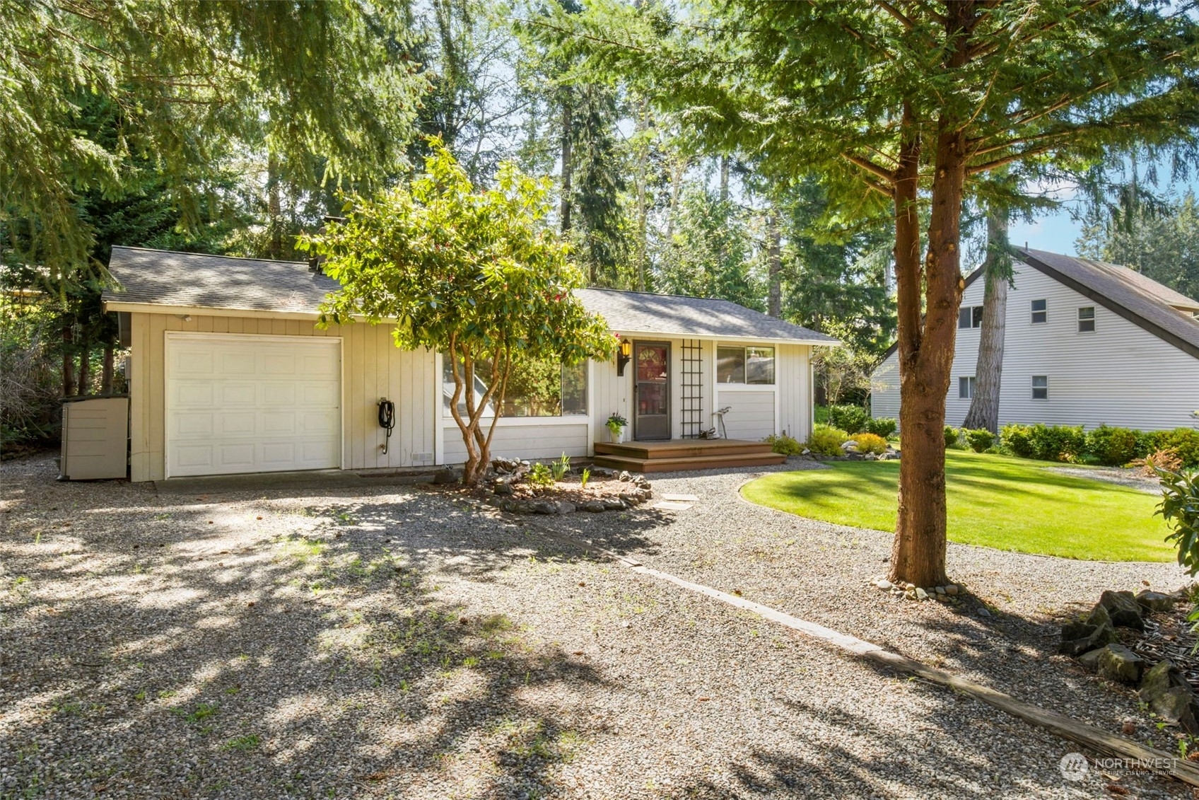 Property Photo:  200 Robin Lane  WA 98365 