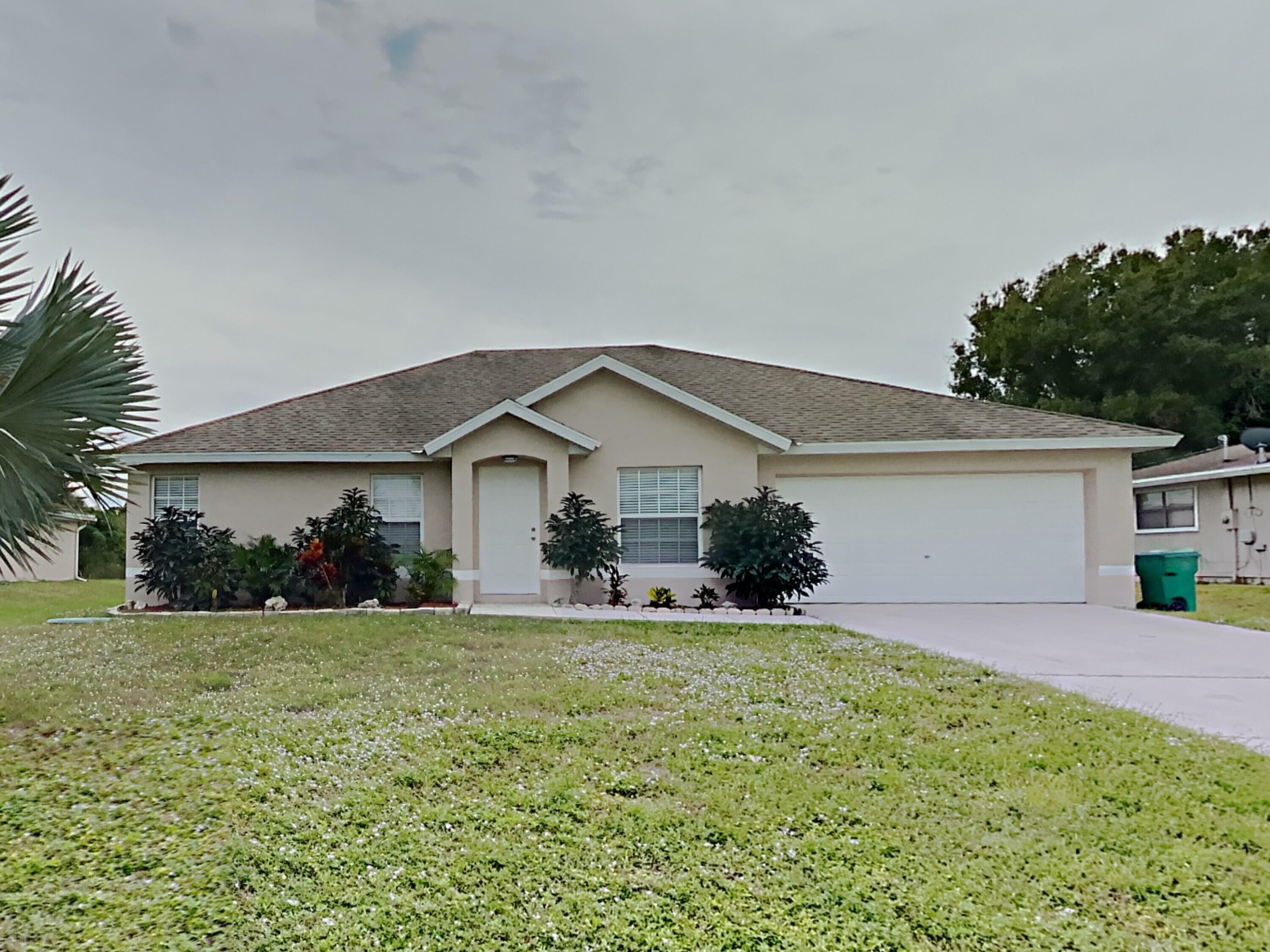 Property Photo:  442 NW Cornell Avenue  FL 34983 