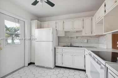 Property Photo:  2200 Park Ln 108  FL 33021 