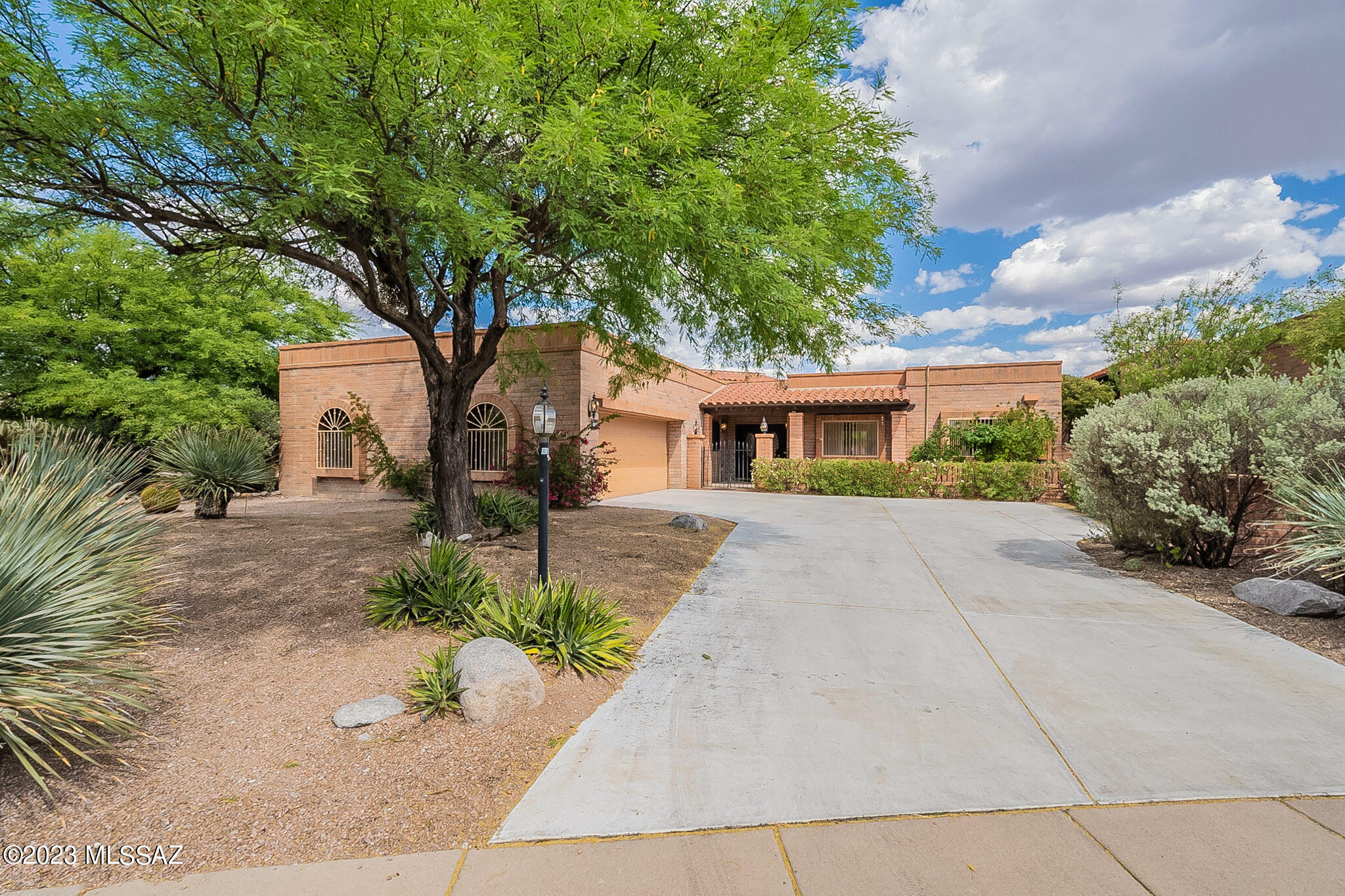 Property Photo: 5378 N Via Sempreverde AZ 85750
