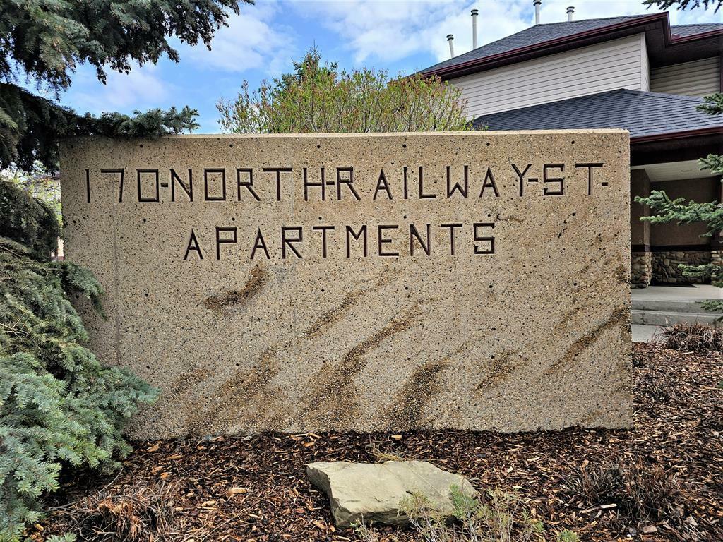 Property Photo: 170 N Railway Street AB T1S1Z8