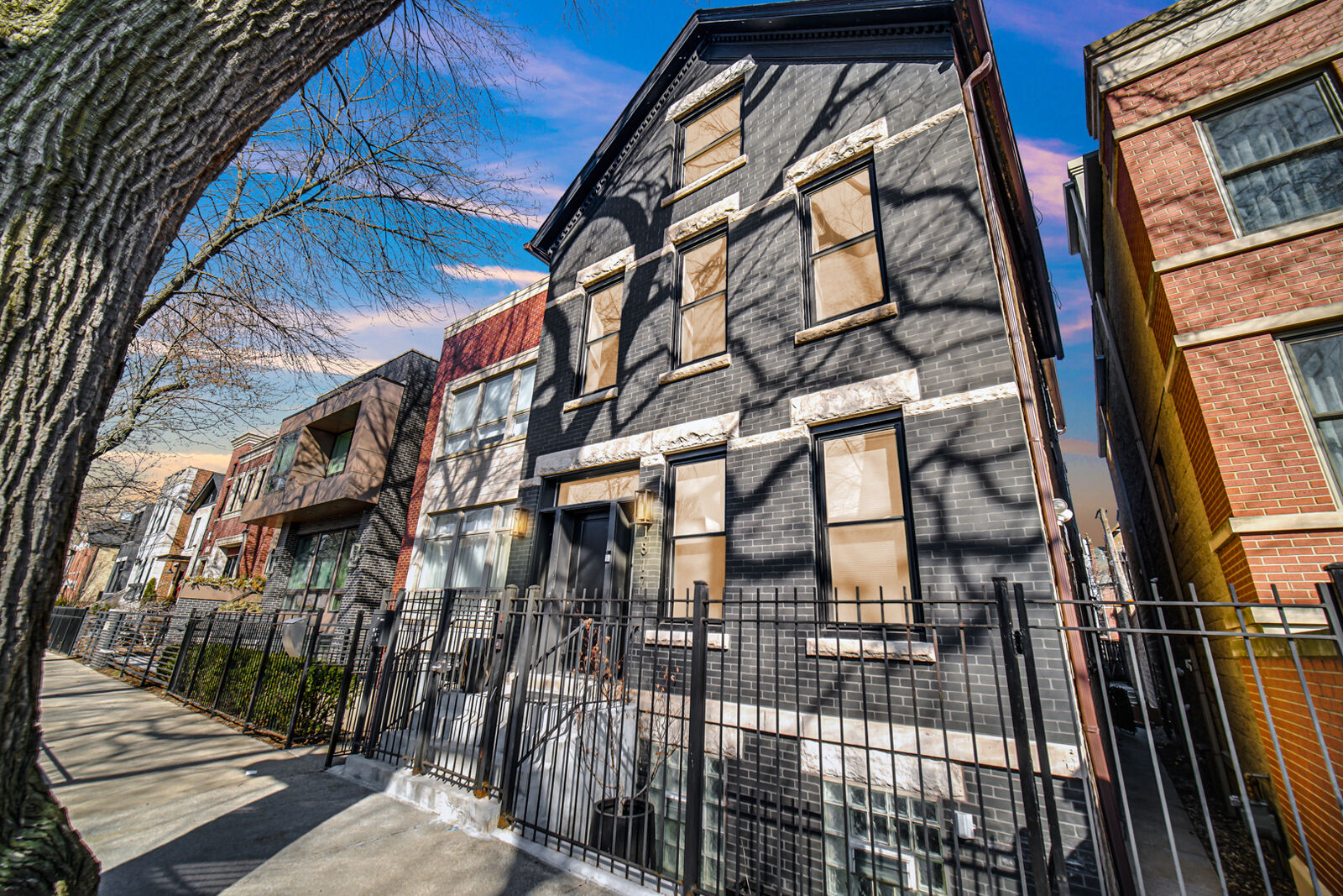 Property Photo:  1817 N Honore Street 1F  IL 60622 