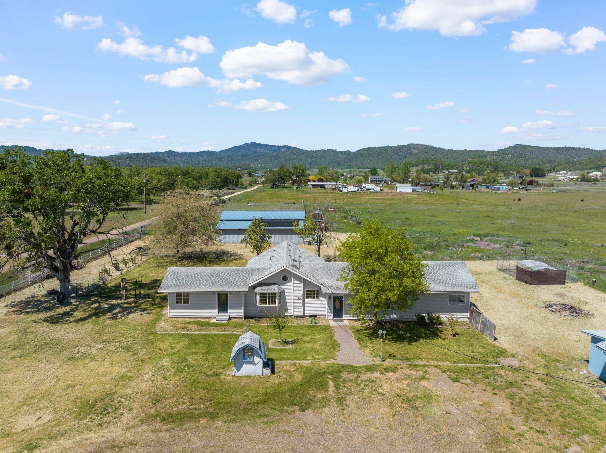 Property Photo: 4446 Dodge Road OR 97503