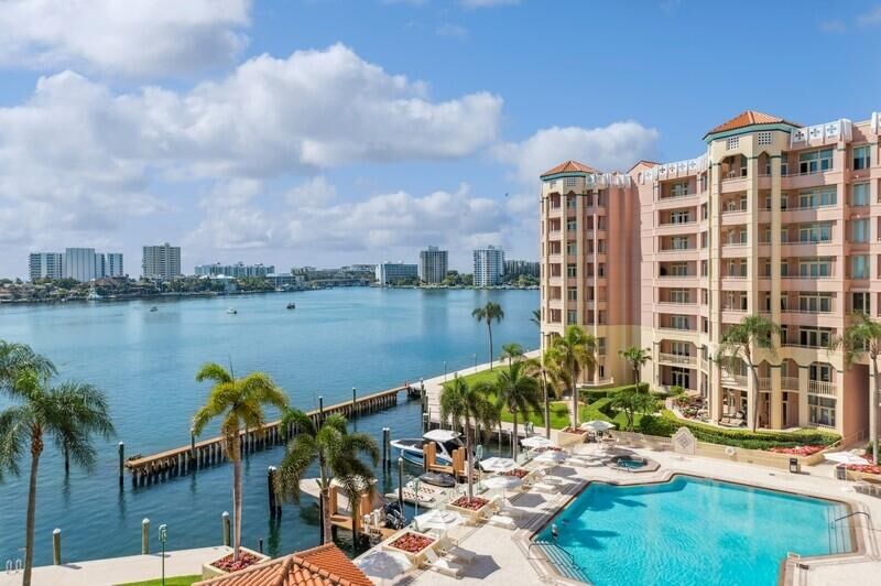 Property Photo:  300 SE 5th Avenue 5040  FL 33432 