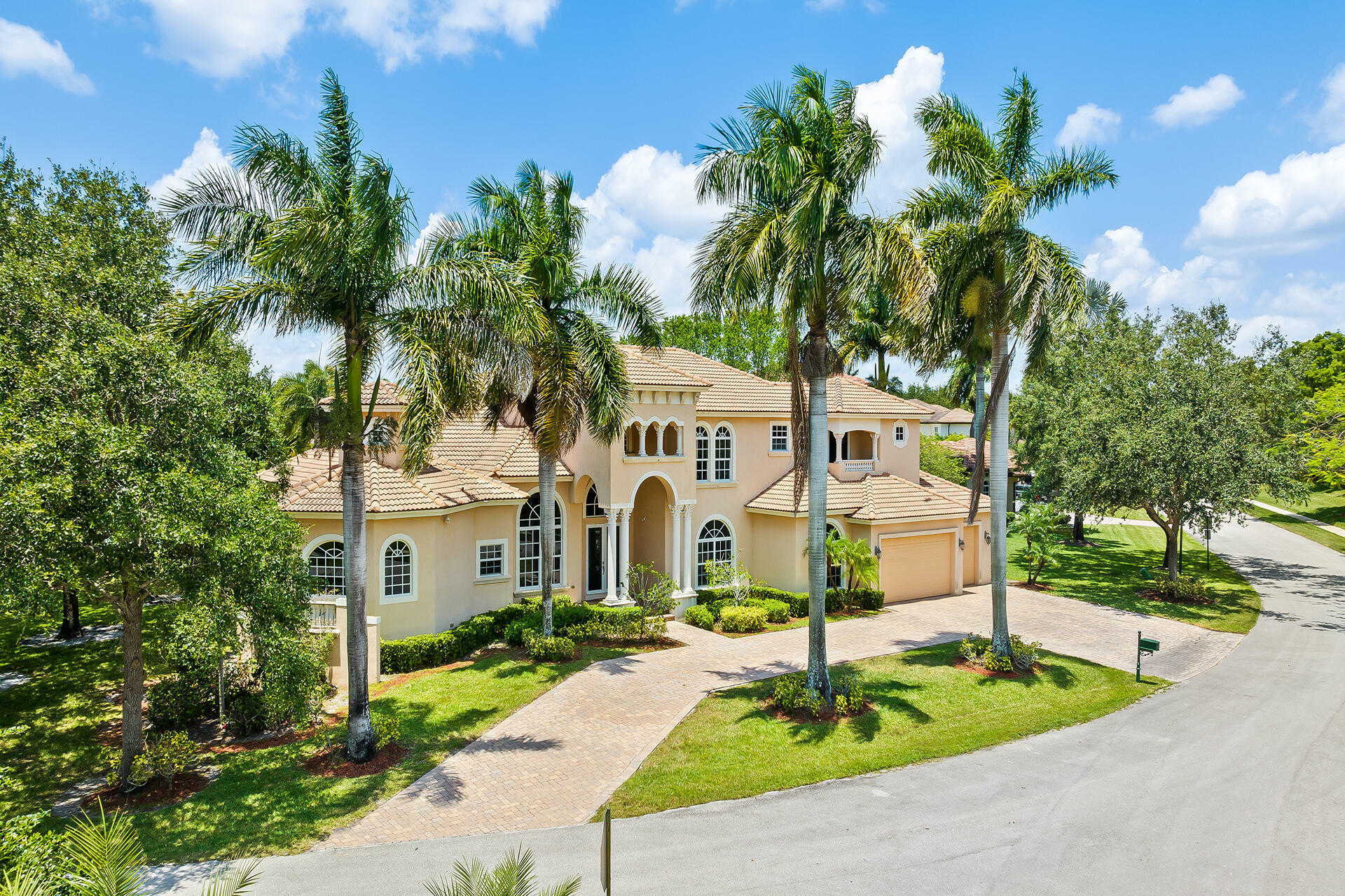 Property Photo: 3201 E Stonebrook Circle FL 33330