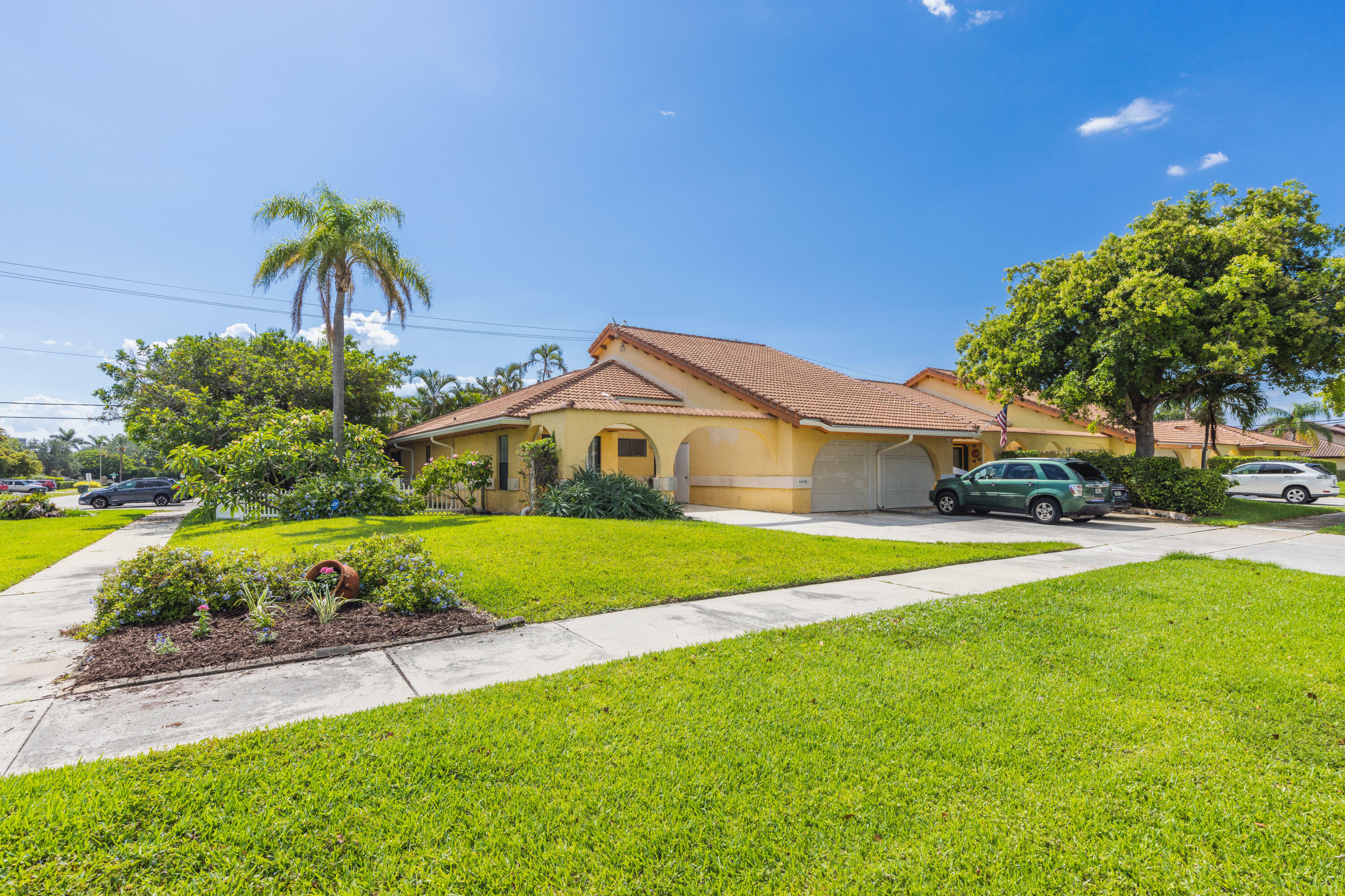 Property Photo:  4498 NE 5th Avenue  FL 33431 