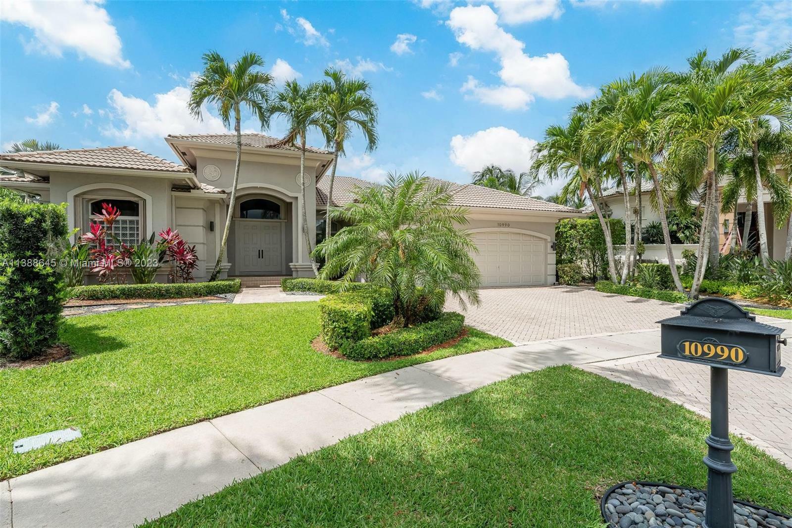 Property Photo:  10990 Hawks Vista St  FL 33324 