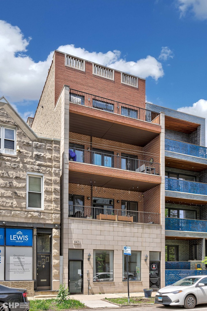 Property Photo: 842 N California Avenue 2 IL 60622