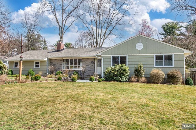 Property Photo:  34 Colonial Drive  NJ 07481 