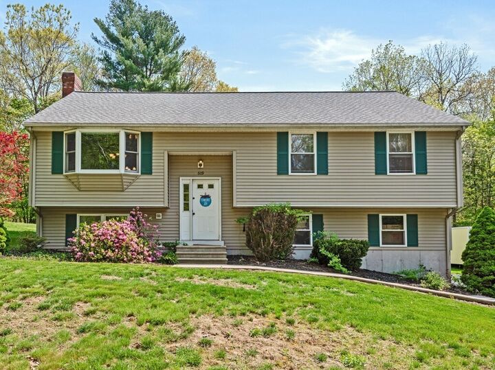 609 Henshaw St  Leicester MA 01542 photo