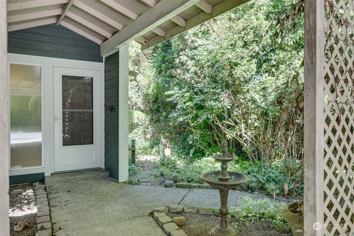 Property Photo:  489 1st Avenue NW  WA 98027 