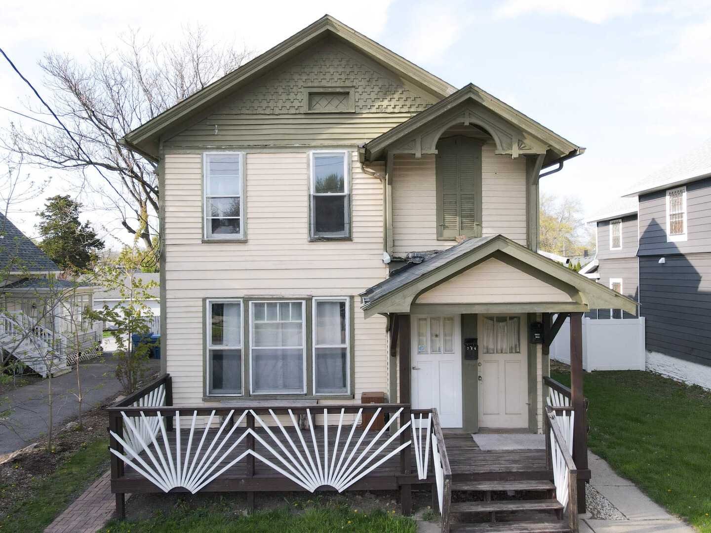 Property Photo: 764 E New York Street IL 60505
