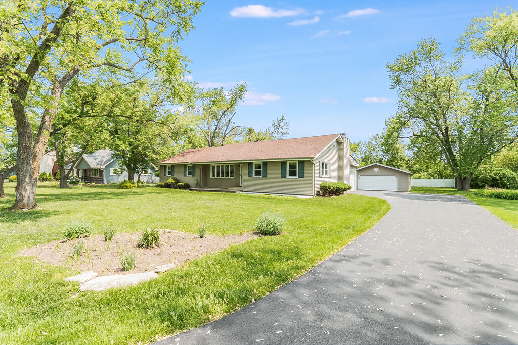 Property Photo: 742 S Prairie Road IL 60451
