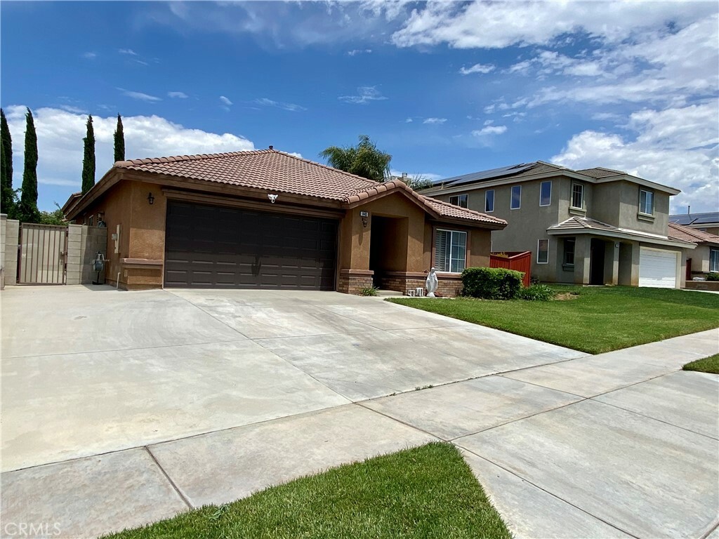 Property Photo: 1443 Augusta Street CA 92223