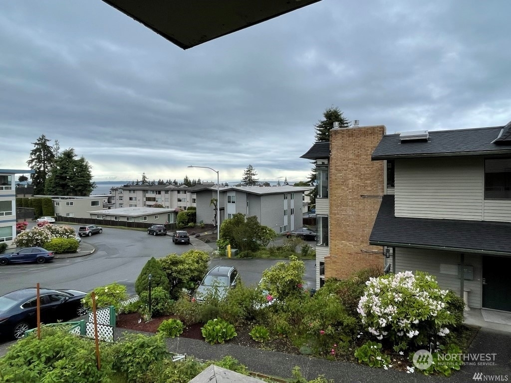 Property Photo:  561 Elm Way 563  WA 98020 