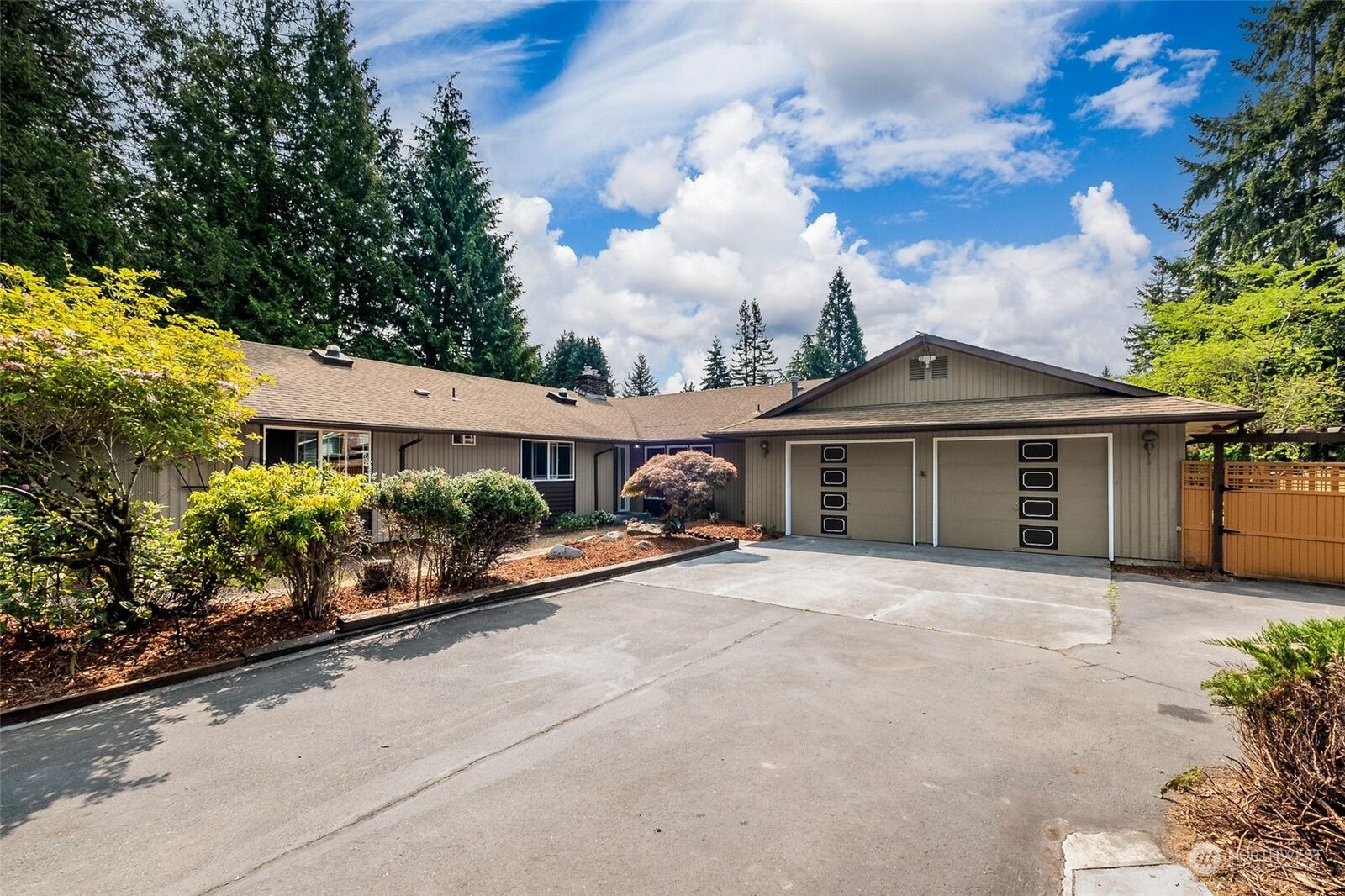 House for sale in Kent 12255 SE 233rd Street, Kent, WA 98031