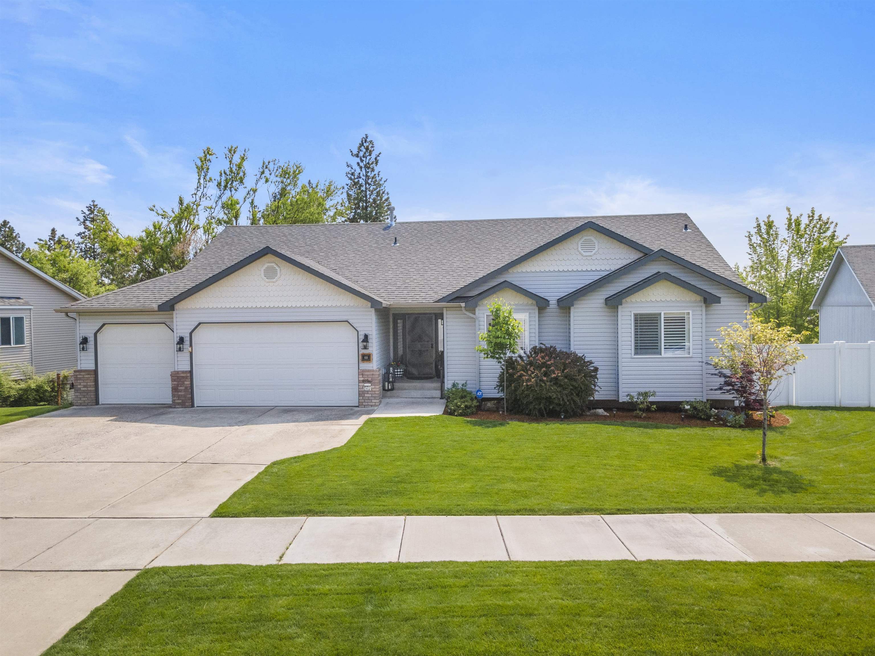 Property Photo: 816 E Ballard Rd WA 99005