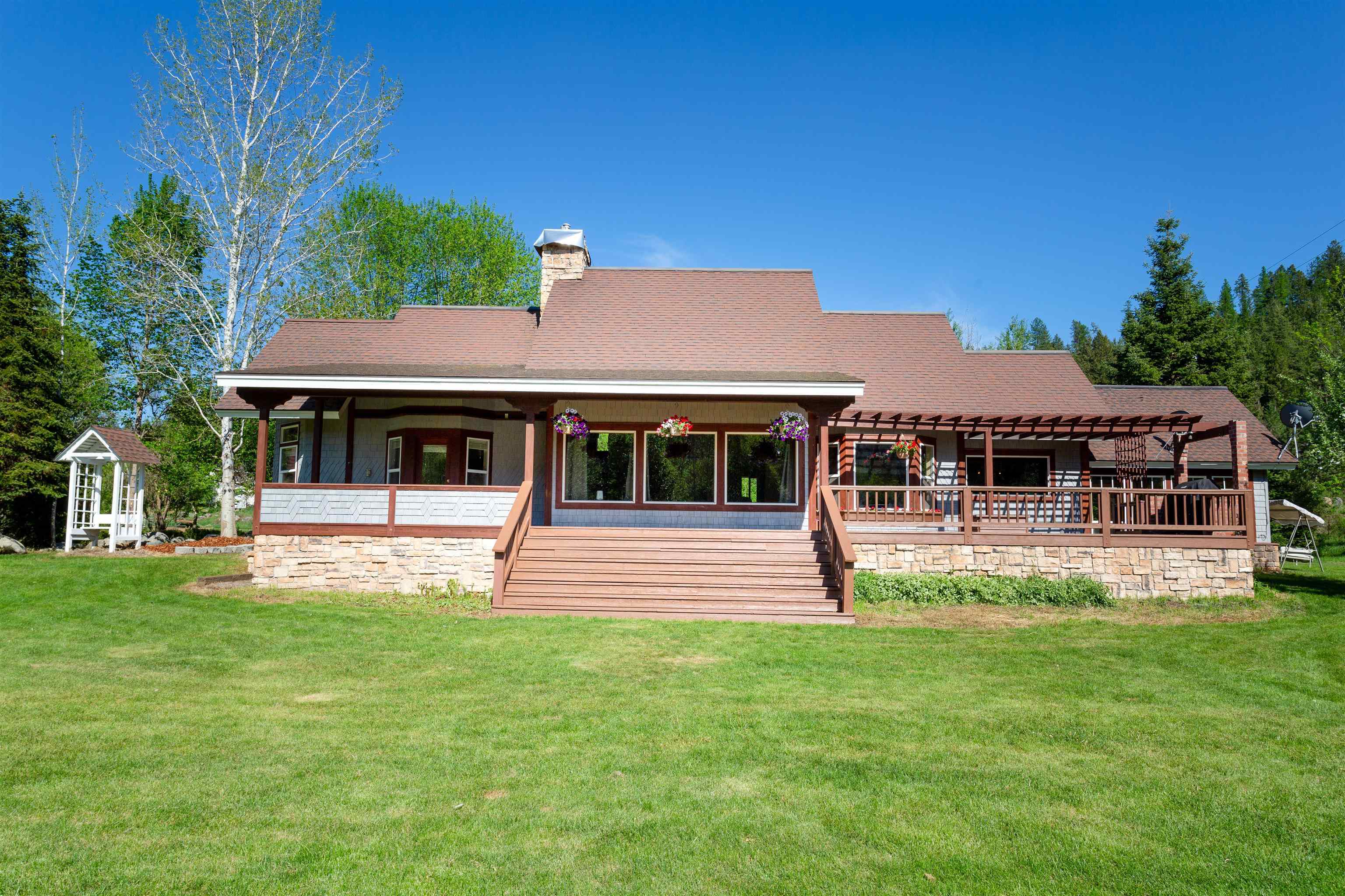 Property Photo: 39505 N Elk-Chattaroy Rd WA 99009