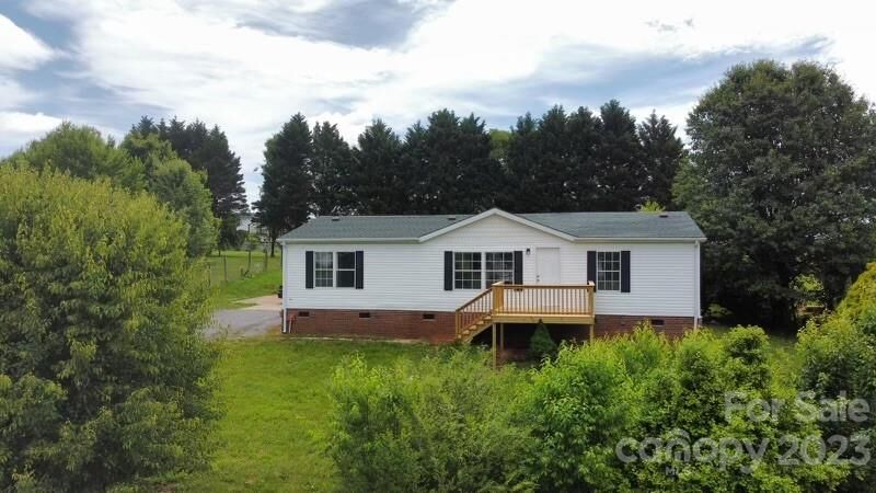 Property Photo:  2138 Hunterwood Drive  NC 28601 