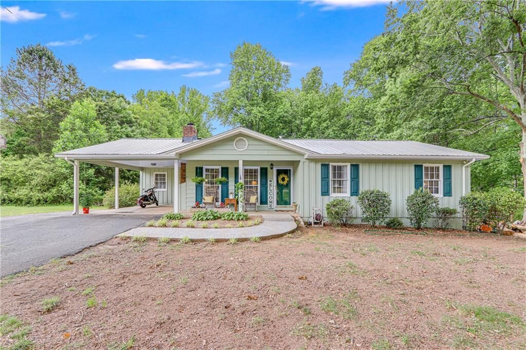 Property Photo: 2205 Great Oak Lane GA 30040