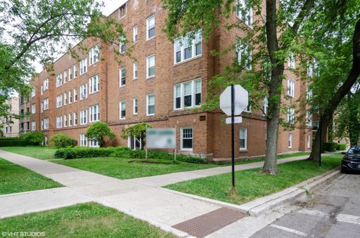Property Photo: 6954 N Wolcott Avenue 1 IL 60626