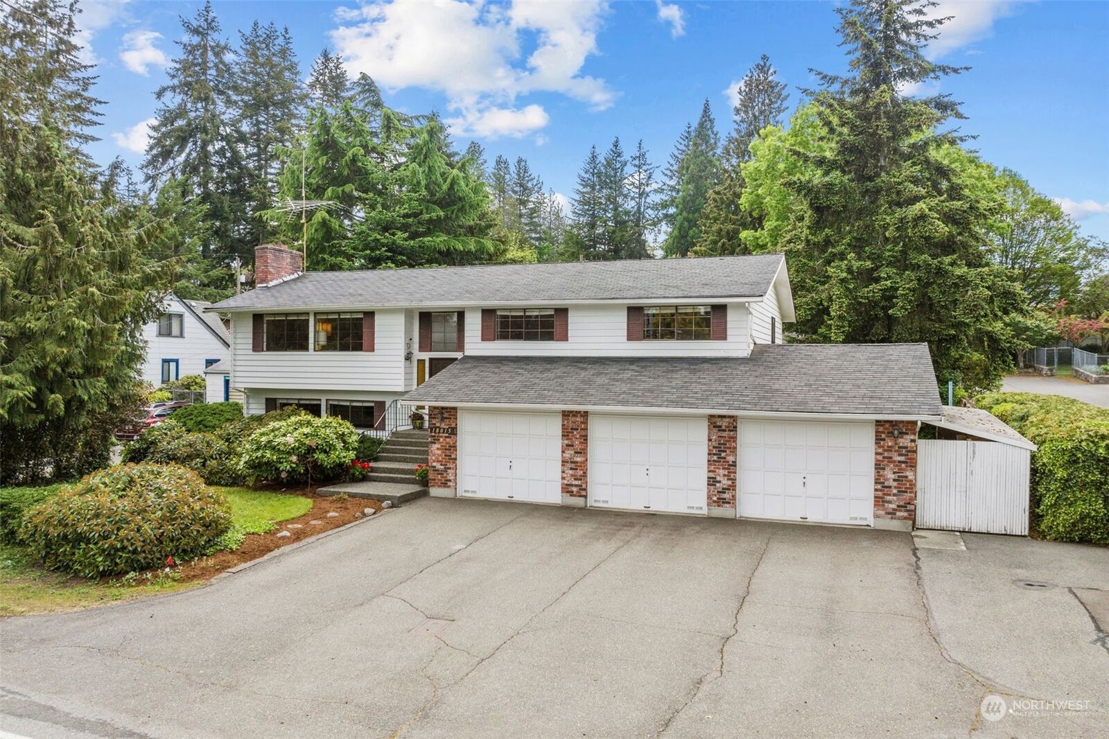 3 bed Shoreline home for sale 18015 Ashworth Avenue N, Shoreline, WA 98133