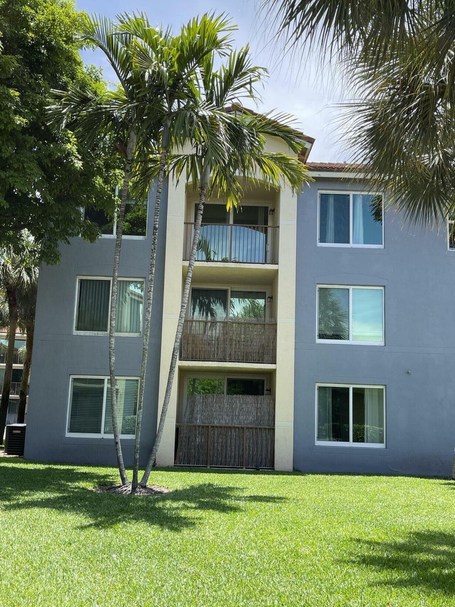 Property Photo: 1101 Villa Circle 1101 FL 33435