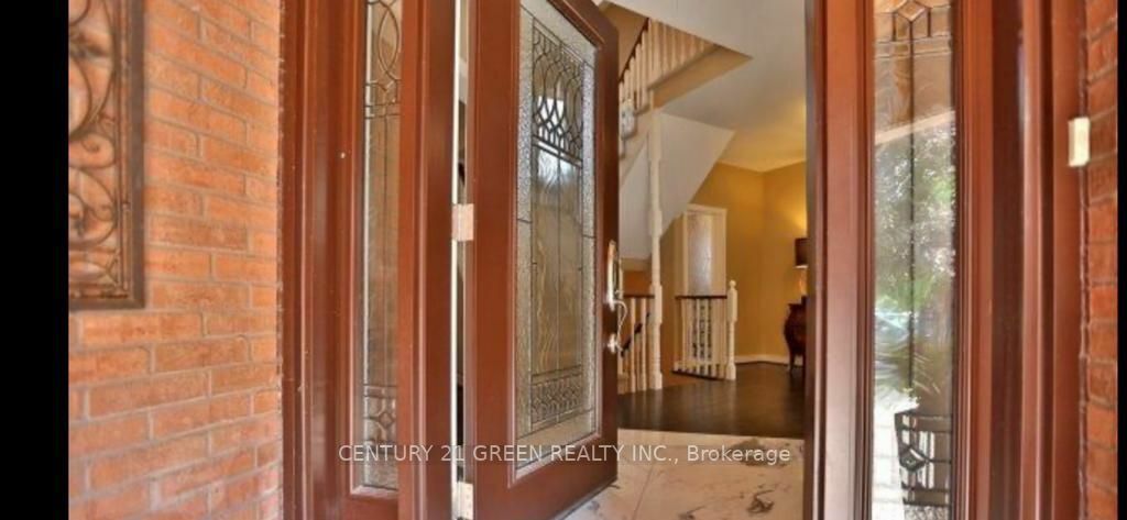 Property Photo:  5095 Forest Hill Dr  ON L5M 5A2 