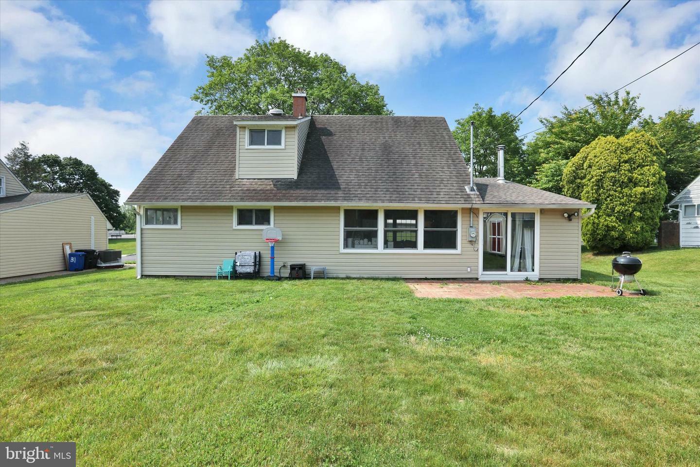 Property Photo: 27 Cobalt Ridge Dr S PA 19057