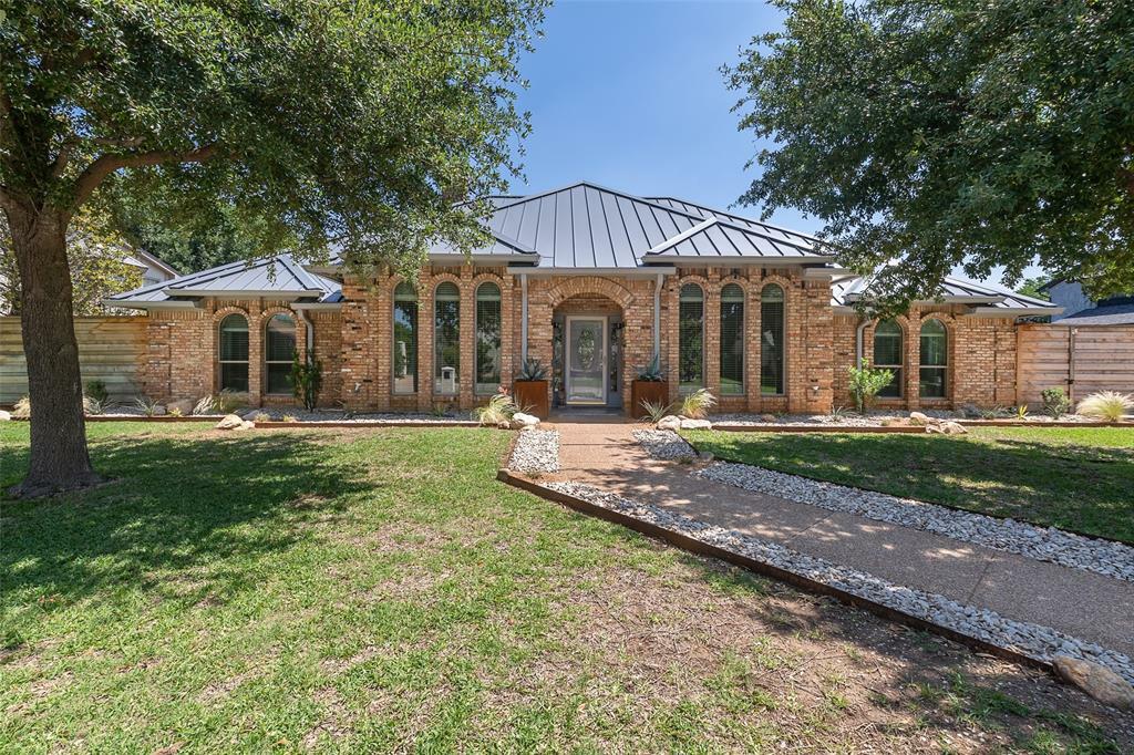 Property Photo: 2719 Shadow Wood Drive TX 76006