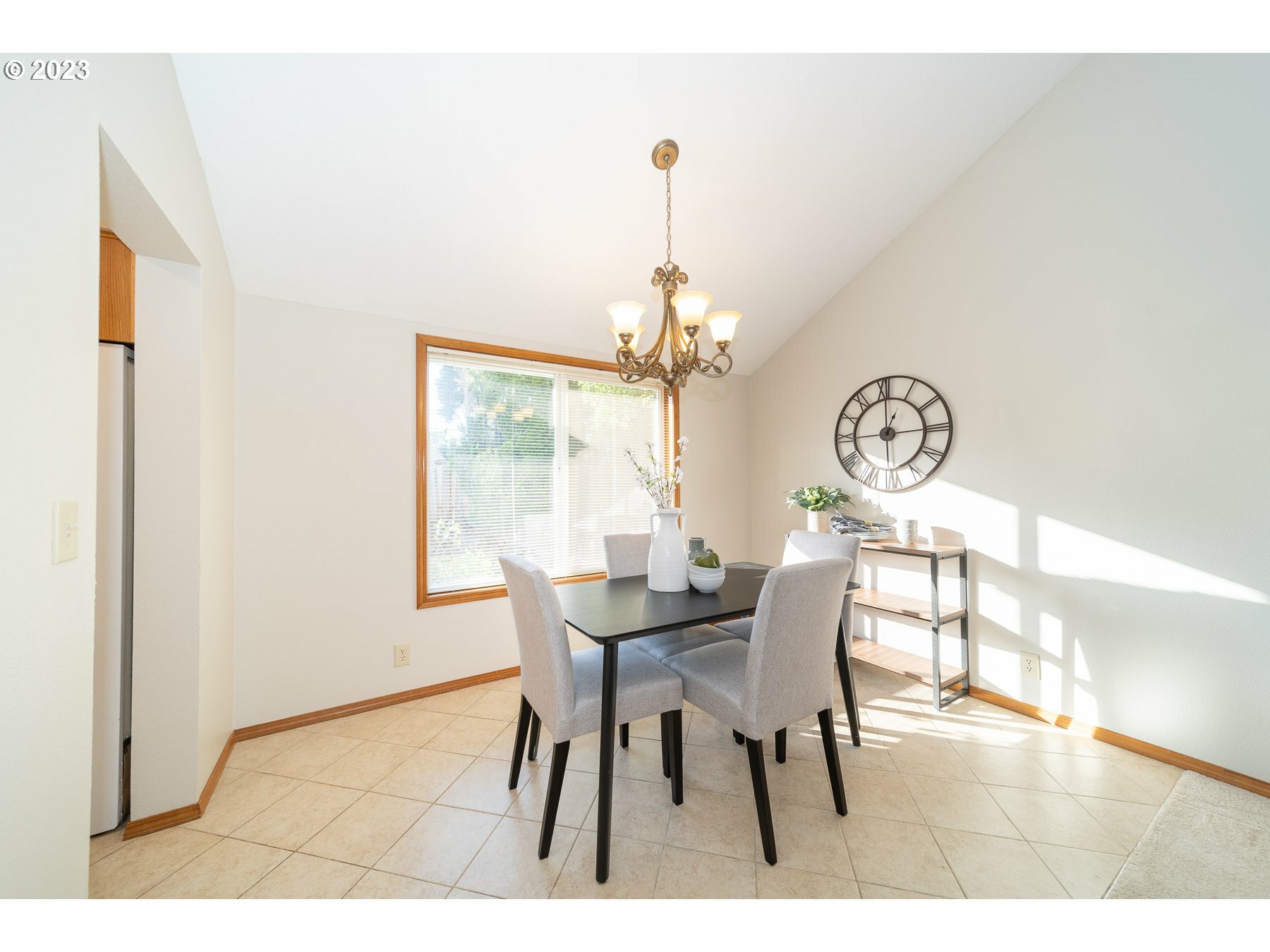 Property Photo: 4215 SE Risley Ave OR 97267